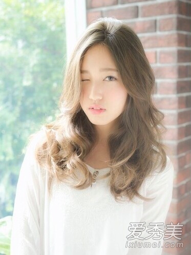 韩式卷发发型图片 让你变身氧气美女