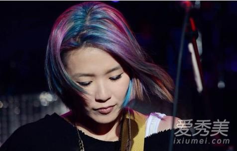 春夏明星都在染的彩虹发色 这是要召唤神龙的节奏？ 明星染发发型