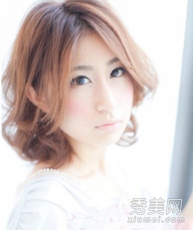 8款中分女生发型 大脸成功蜕变巴掌脸