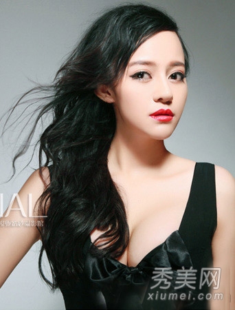 春季最爱长卷发 轻松塑造气质轻熟女