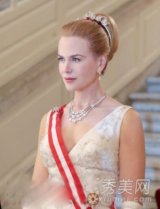 摩纳哥王妃首映 妮可基德曼发型复古优雅