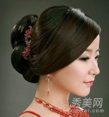 喜庆中式新娘盘发 国庆准新娘必选发型