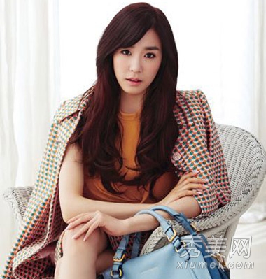 少时Tiffany最新写真 韩式长卷发甜美粉嫩