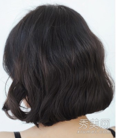 棕色系韩式短卷发 尽显清纯熟女范