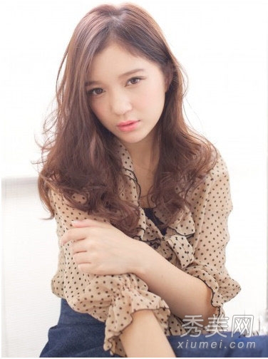 秋冬流行什么发型 蓬松卷发淑女必备