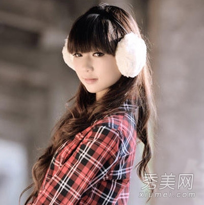 2013流行中长发 烫发巧搭脸型最减龄