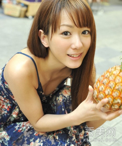 2014新款女生发型 斜刘海显时尚气质