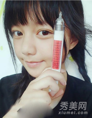 萌妹似赵薇何炅合体走红 扎双马尾好清纯