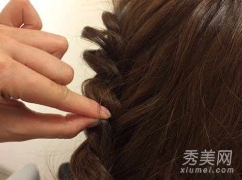 夏季长卷发简易扎法 快速盘发做清凉美人