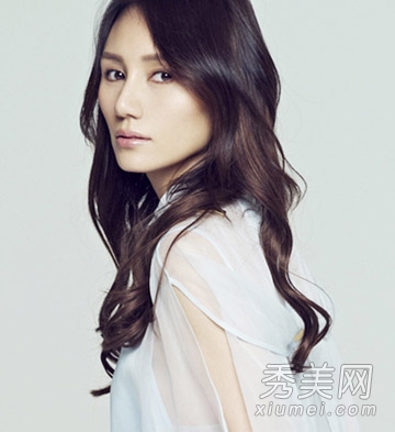 2014女生最新烫发发型 长卷发气质优雅