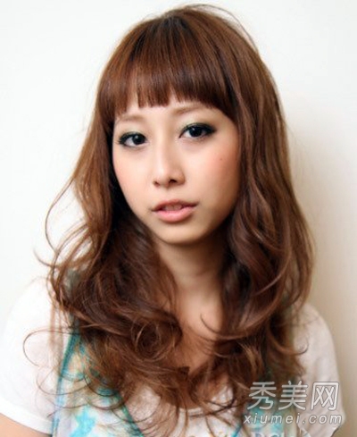 2013最新女生齐刘海发型 小改变大不同