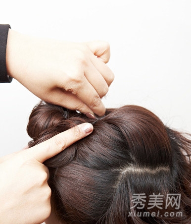 短发怎么盘头发 韩式花朵刘海盘发图解