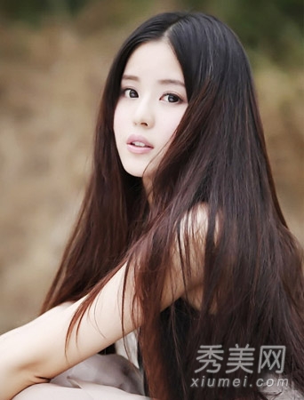 春季好看长直发发型图片 自然系唯美动人