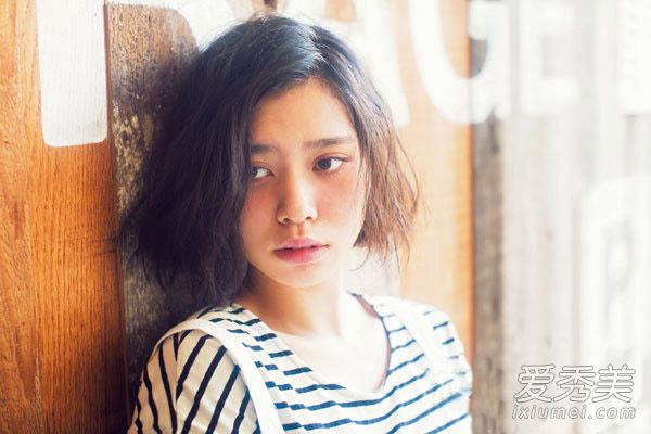 寒冬就要烫个“卷” 14款美发温暖来袭2015流行发型卷发女
