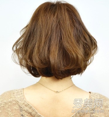 最新日系梨花头发型 绚丽染发更显时尚