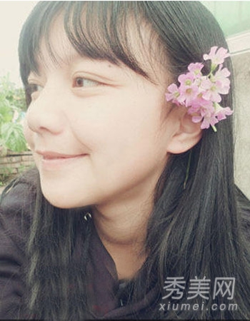 萌妹似赵薇何炅合体走红 扎双马尾好清纯