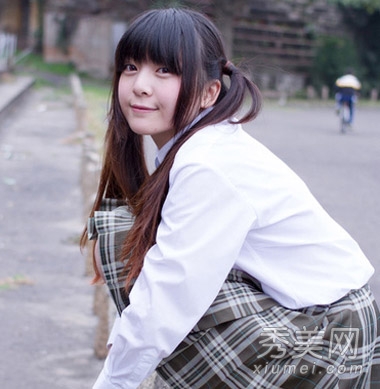 春夏清新校园季 萝莉范马尾扎发甜美超减龄