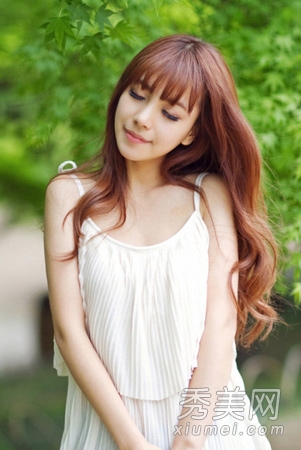 2013最新款韩式长卷发 变身甜美小女人