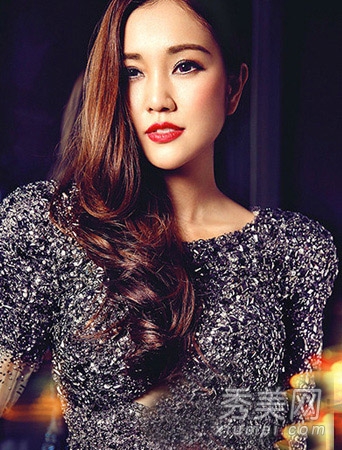 春季最爱长卷发 轻松塑造气质轻熟女