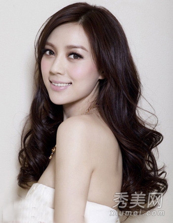 中长发烫什么发型好看 梨花头百变流行