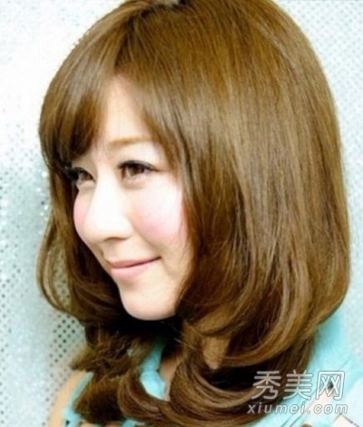 人气棕色系染发梨花头 显白显嫩有技巧