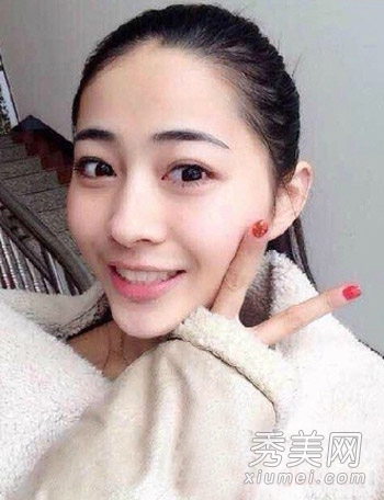 厦门最美班主任爆红 长发大眼清纯可人