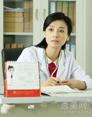 《男媒婆》热播 张庭中长发复出演绎轻熟女