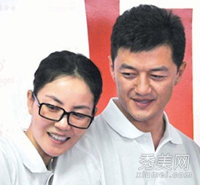 王菲李亚鹏离婚 往昔情侣造型盘点