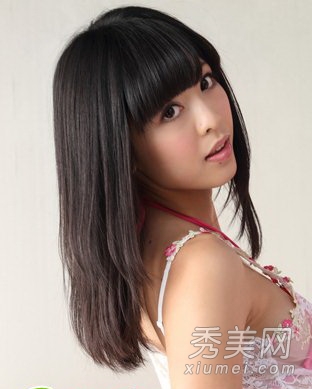 8款夏日人气直发发型 成清纯魅力女王