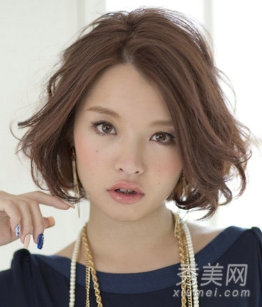 精选女生短发图片 OL时尚清爽两不误