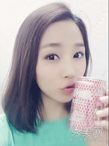 雪糕校花网络走红 纯美发型私照曝光
