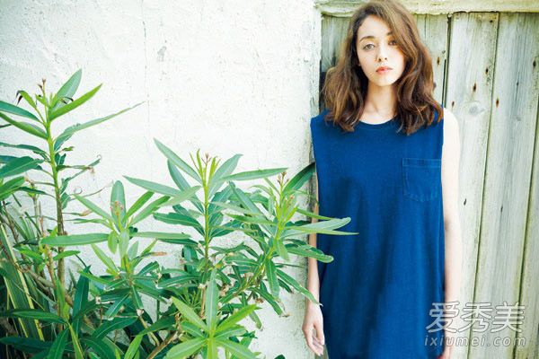 寒冬就要烫个“卷” 14款美发温暖来袭2015流行发型卷发女