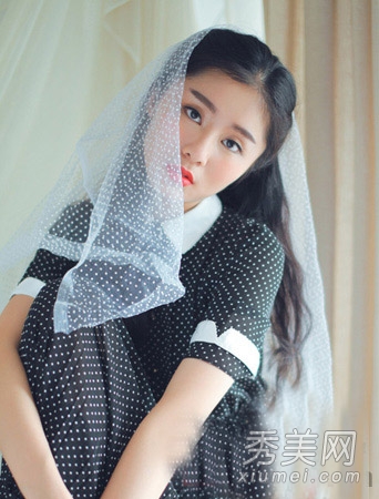 春季最爱长卷发 轻松塑造气质轻熟女