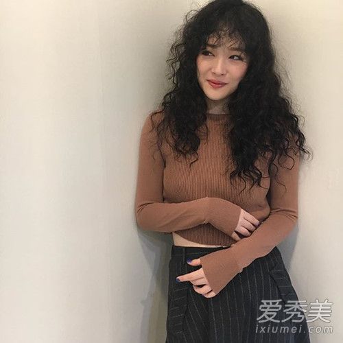 化身仙女姐姐起手式！个性女孩都在烫的超有型绵羊头 烫什么发型好看