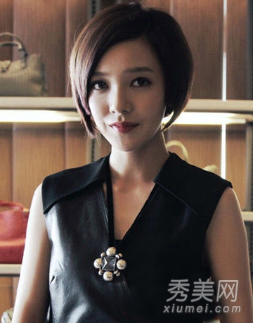气质女生必备时尚短发 波波头修颜变小脸