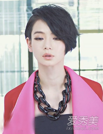 戚薇美国产女 短发美人升级成辣妈