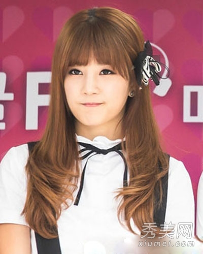 学韩国女星显瘦烫发发型 各个都是巴掌脸