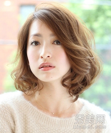 精选女生短发图片 OL时尚清爽两不误