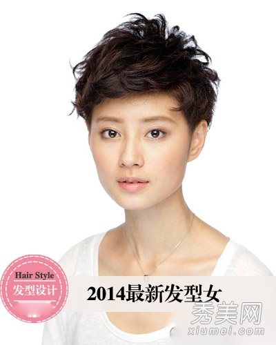 2014最新流行女生发型 卷发比直发更好看