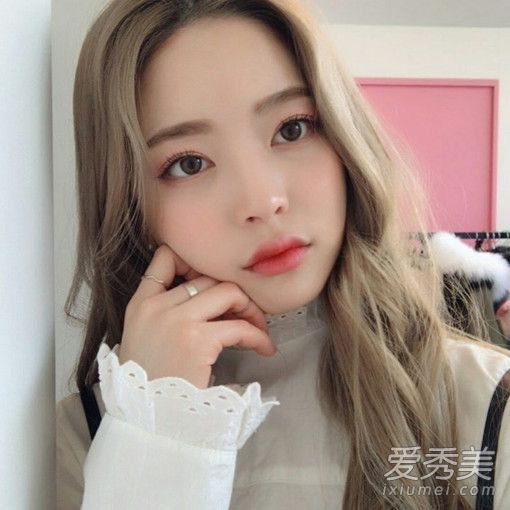12月女生必看发型指南 16款好看又时髦！ 现在流行的发型