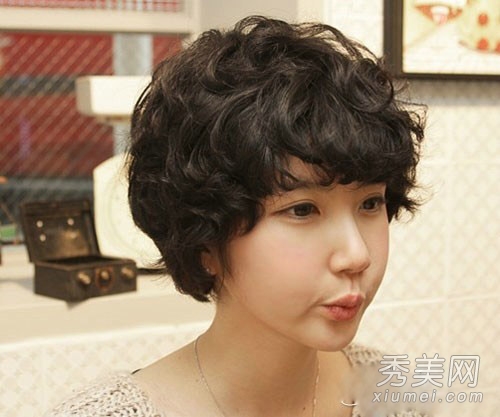 潮流女生短发发型 个性甜美活力翻倍