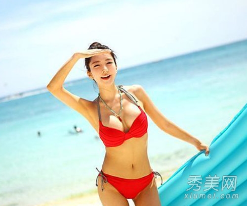 韩最美女教师泳装照走红 长发披肩性感妖艳