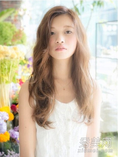 秋冬流行什么发型 蓬松卷发淑女必备