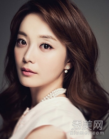 长发染什么颜色好看 吸睛棕色塑蜜糖女生