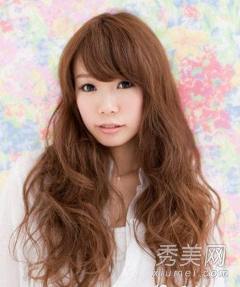 2013秋冬发型趋势 厚重感卷发温暖来袭