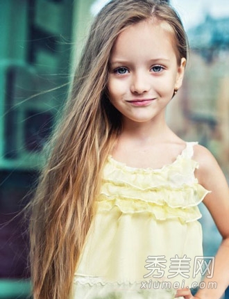 俄罗斯童模爆红 发型百变美似天使