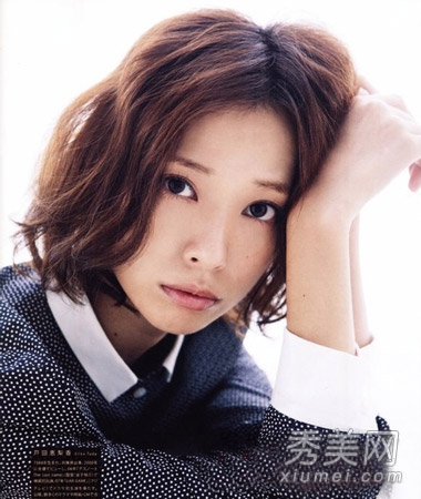 日系流行女生短发 蓬松感设计最减龄