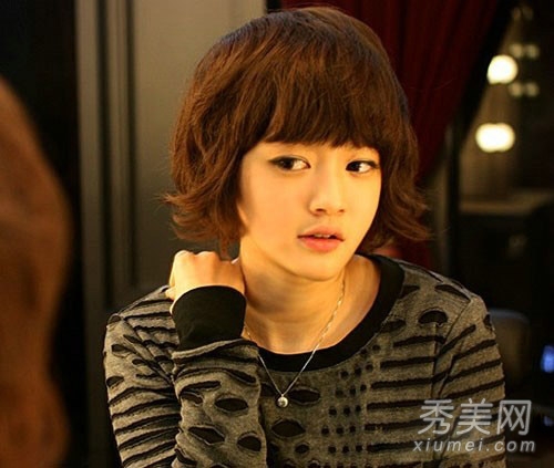 潮流女生短发发型 个性甜美活力翻倍