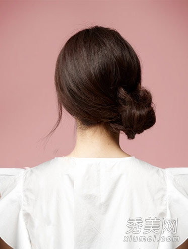 学习夏季发型扎法 3种花苞头扎发减龄