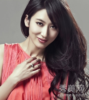 2014女生最新烫发发型 长卷发气质优雅